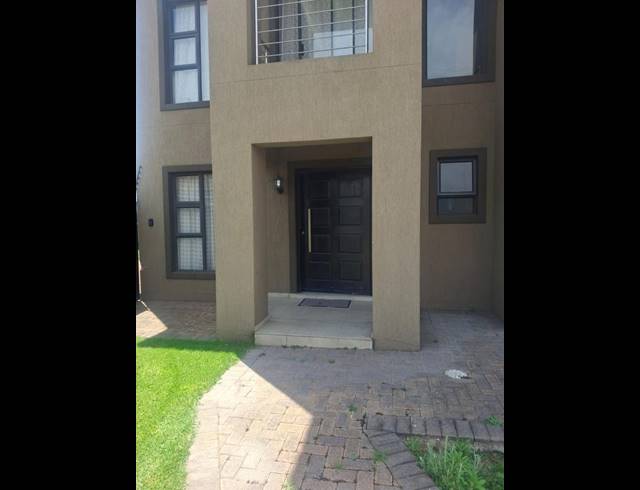 3 BEDROOM PROPERTY TO RENT IN VANDERBIJLPARK SW 5